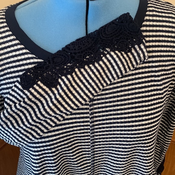 NWT No Comment Plus NY LA Blue white Striped Lace Sleeves Stretch Top Size 1X - Picture 4 of 9